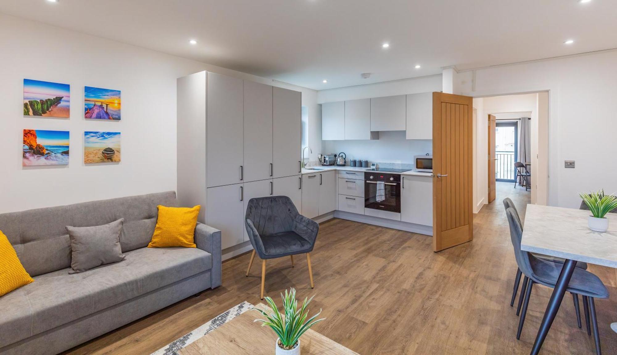 2 Bed 2 Bath Near College, Beach, Hospital - Long Offers Apartament *